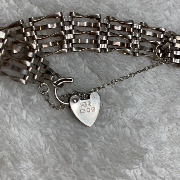 Alistair Stewart Jewellers Silver detailed bracelet with padlock closure 🔴 - Picture 7 of 8